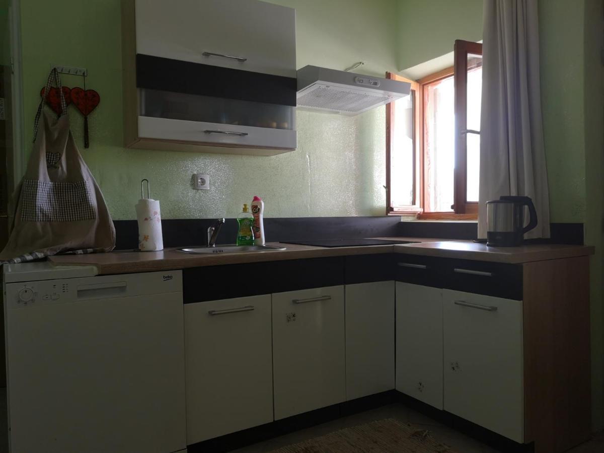 Bijela Kuca Holiday home *