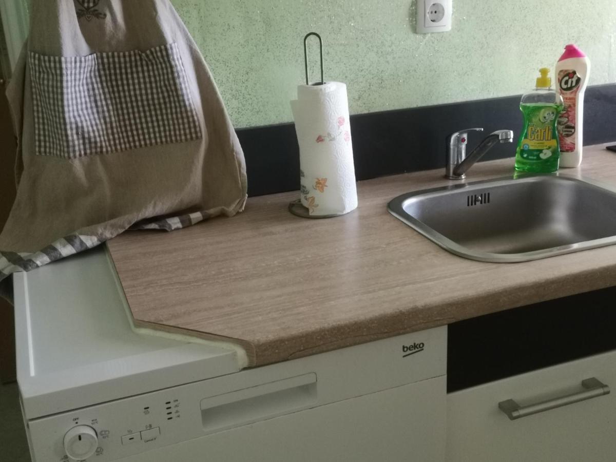 Bijela Kuca * Mali Drvenik